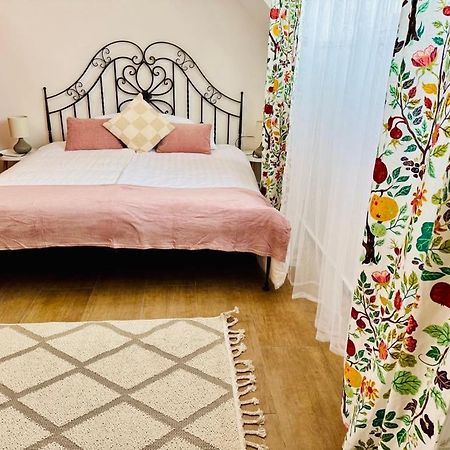 Holiday In Гюла Екстериор снимка