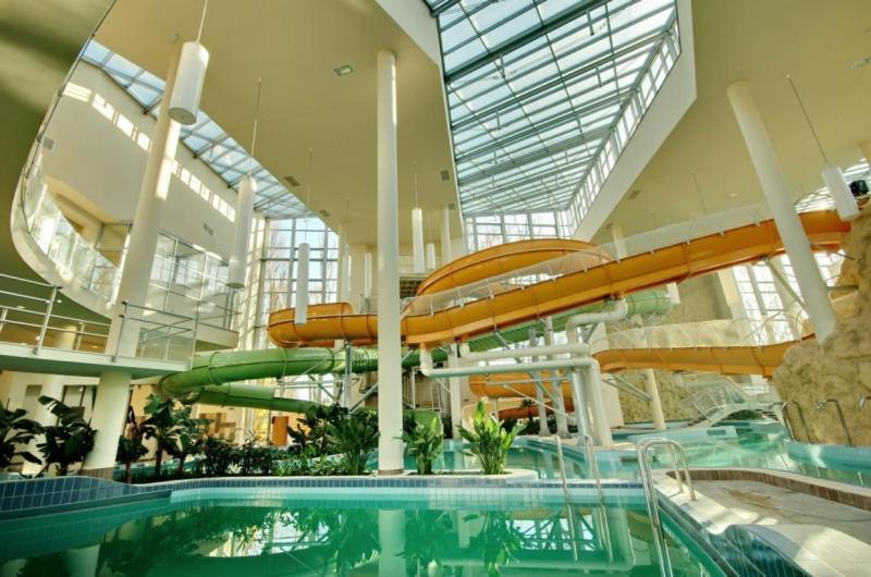 Holiday In Гюла Екстериор снимка